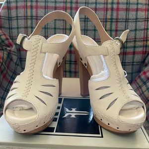 Frye Fran TStrap sandals